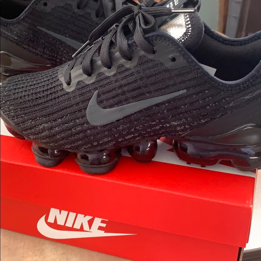 Like New Black Nike Vapormax Flyknit 3